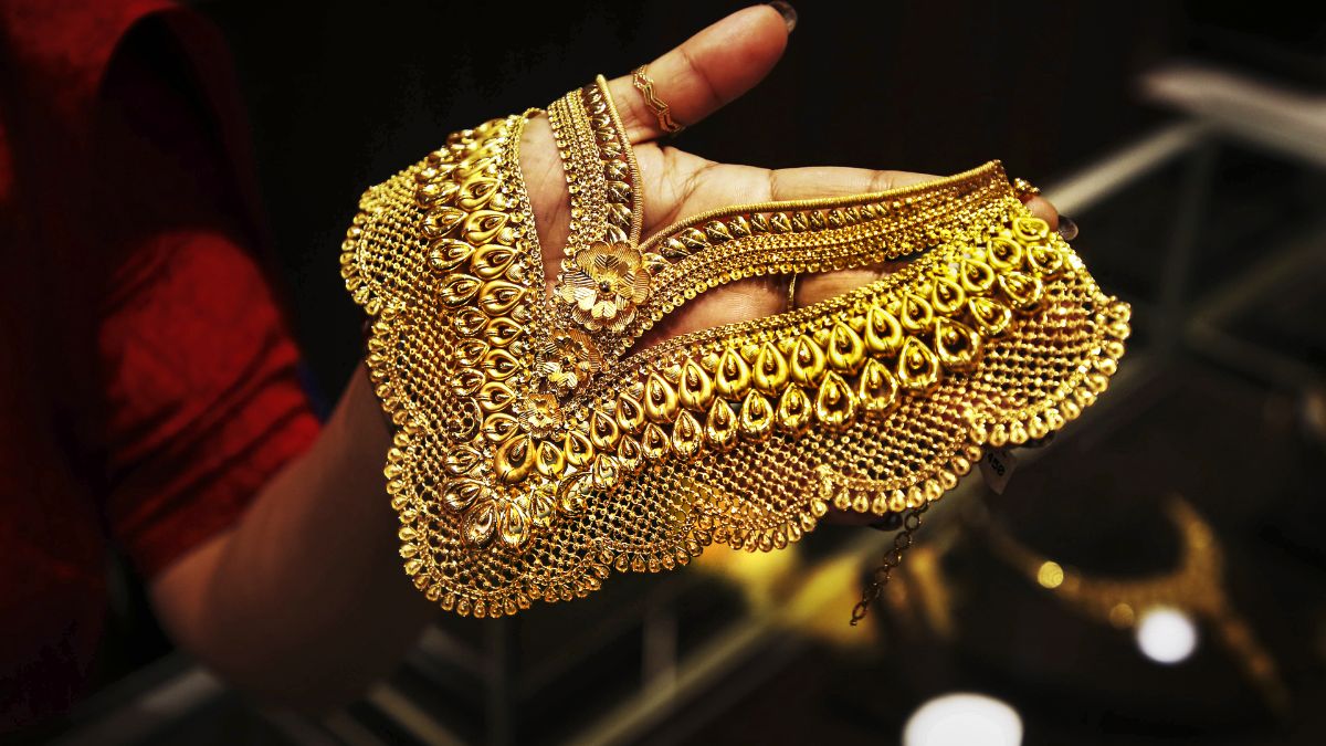Gold Rate Today: लगातार दूसरे दिन सस्ता हुआ सोना, चांदी में भी बड़ी गिरावट- देखें आज की ताजा कीमतें