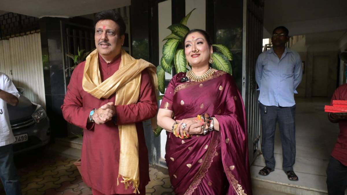 गणेश चतुर्थी पर मैचिंग आउटफिट में साथ आए गोविंदा-सुनीता, तलाक की अफवाहों के बीच बोले- अगर कुछ हुआ होता तो…
