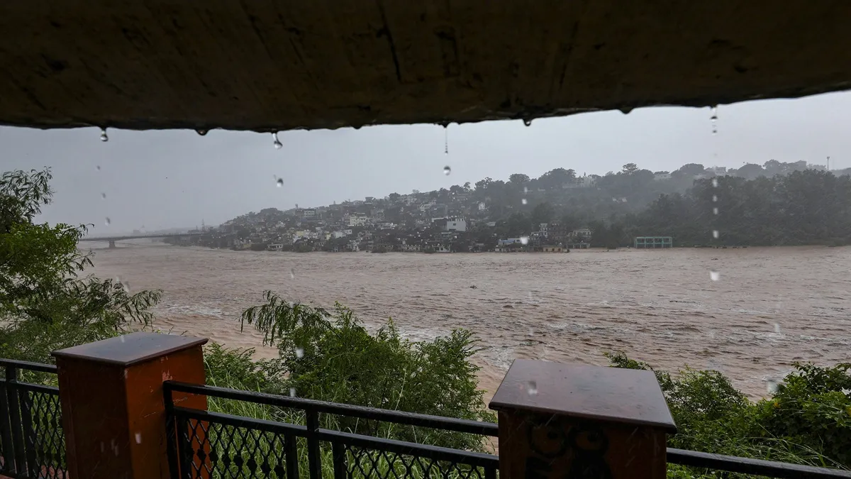 Jammu Kashmir Flood: वैष्णो देवी के रूट में लैंडस्लाइड से 34 की मौत, PM मोदी ने जताया दुख, 28 अगस्त को जम्मू में स्कूलों और कॉलेजों की छुट्टी jammu tavi river- India TV Hindi
