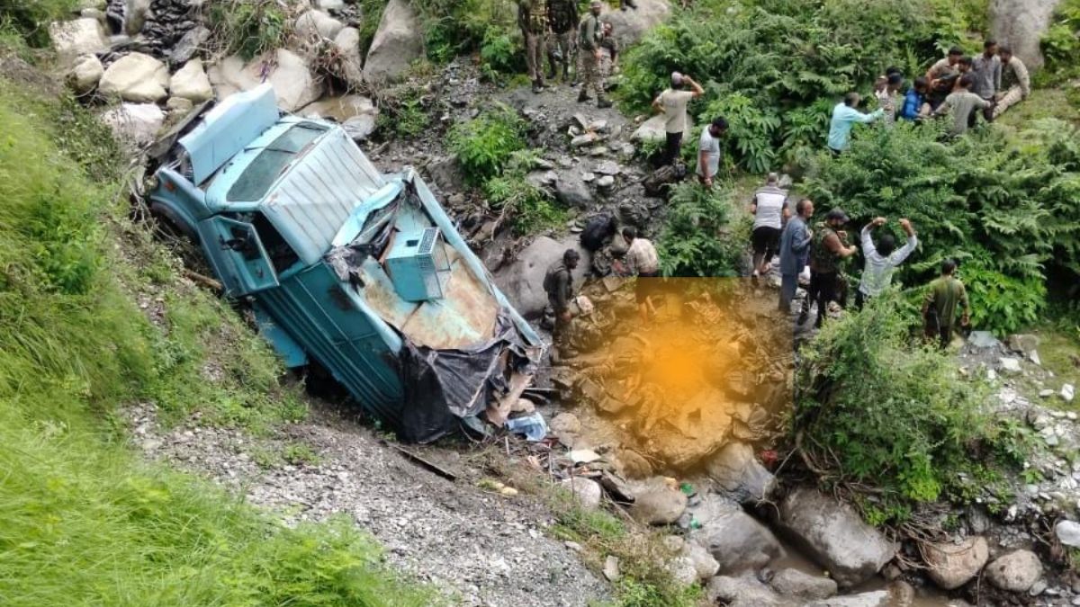 उधमपुर में CRPF की गाड़ी खाई में गिरी, 3 जवानों की मौत की खबर, 10 घायल