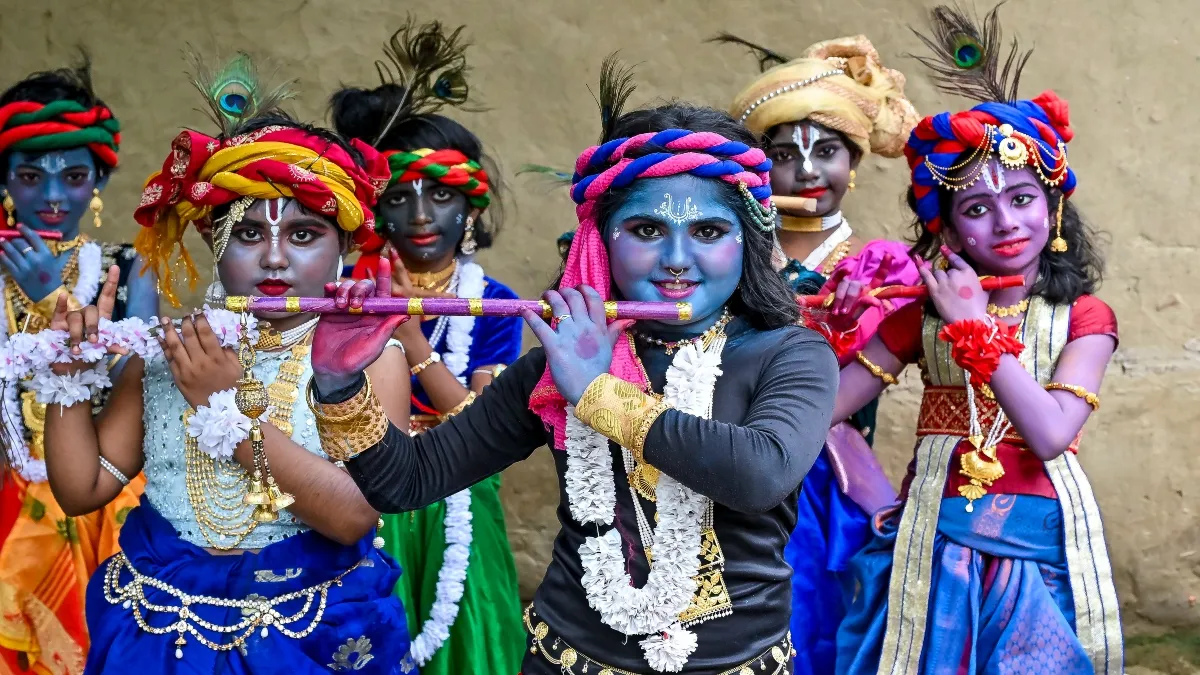 पाकिस्तान में भी मनाई जाती है जन्माष्टमी, दुनिया के किन देशों में पूजे जाते हैं श्री कृष्ण, जानकर होंगे हैरान विदेशों में भी...- India TV Hindi