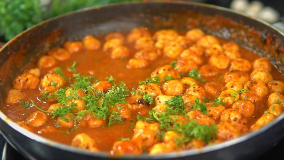 मखाने की ग्रेवी वाली सब्जी, रोटी और पराठे के साथ लगती है लाजवाब, फटाफट नोट कर लें ये क्विक रेसिपी