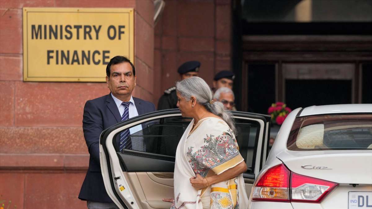 वित्त मंत्रालय ने दो-स्तरीय GST दर ढांचा प्रस्तावित किया, रोजमर्रा की वस्तुओं पर घटेगा टैक्स बोझ, जानें पूरी बात
