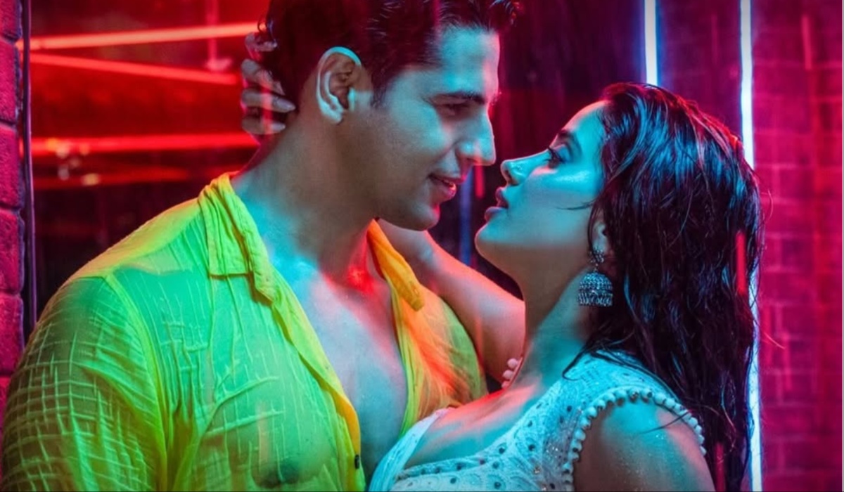9 घंटे में शूट किया गाना, ‘भीगी साड़ी’ में एक्ट्रेस ने अपनी अदाओं से बिखेरा जलवा
