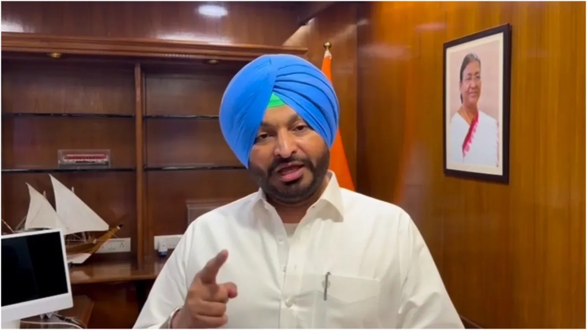 तृणमूल नेताओं का आरोप, रवनीत बिट्टू ने लोकसभा में अबू ताहिर को दिया धक्का Trinamool leaders claim that Ravneet Bittu pushed Abu Tahir in Lok Sabha- India TV Hindi