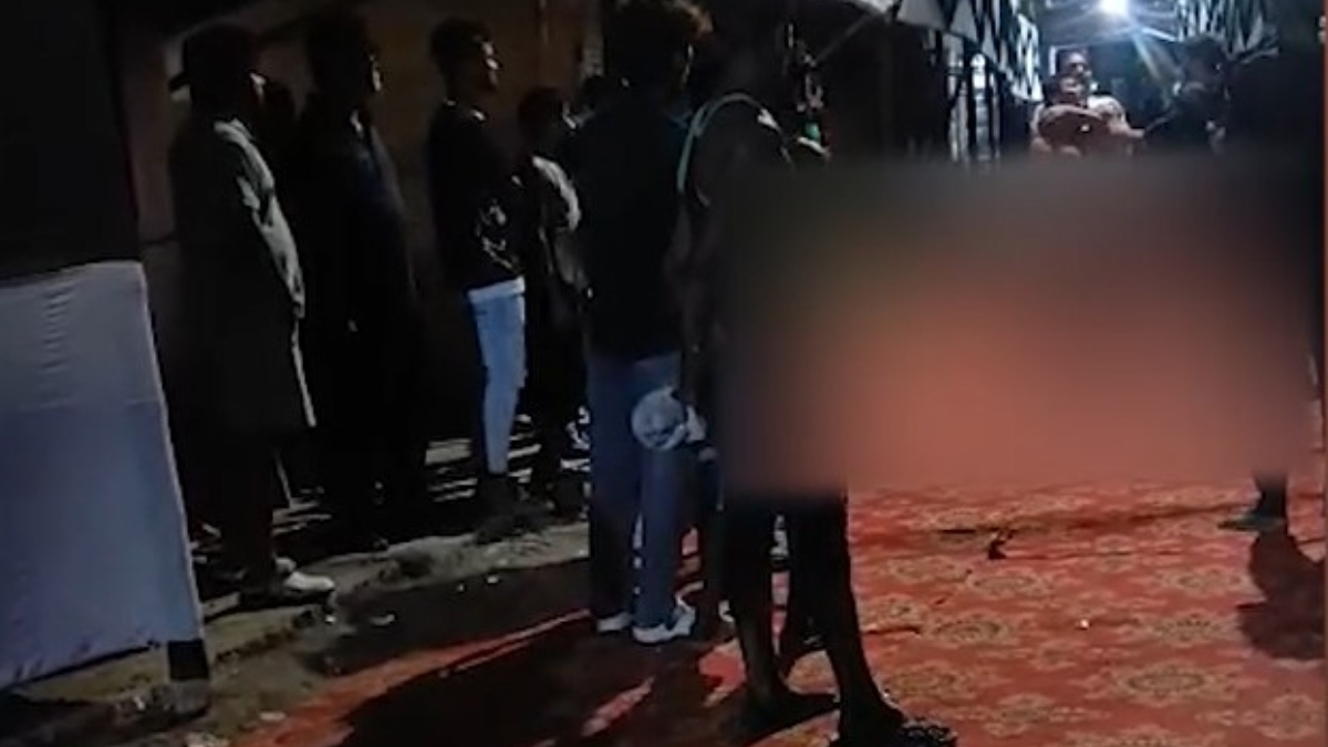 VIDEO: मुजफ्फरपुर में युवक के साथ हैवानियत, भरी महफिल में नंगा कर पीटा गया, मांगता रहा रहम की भीख