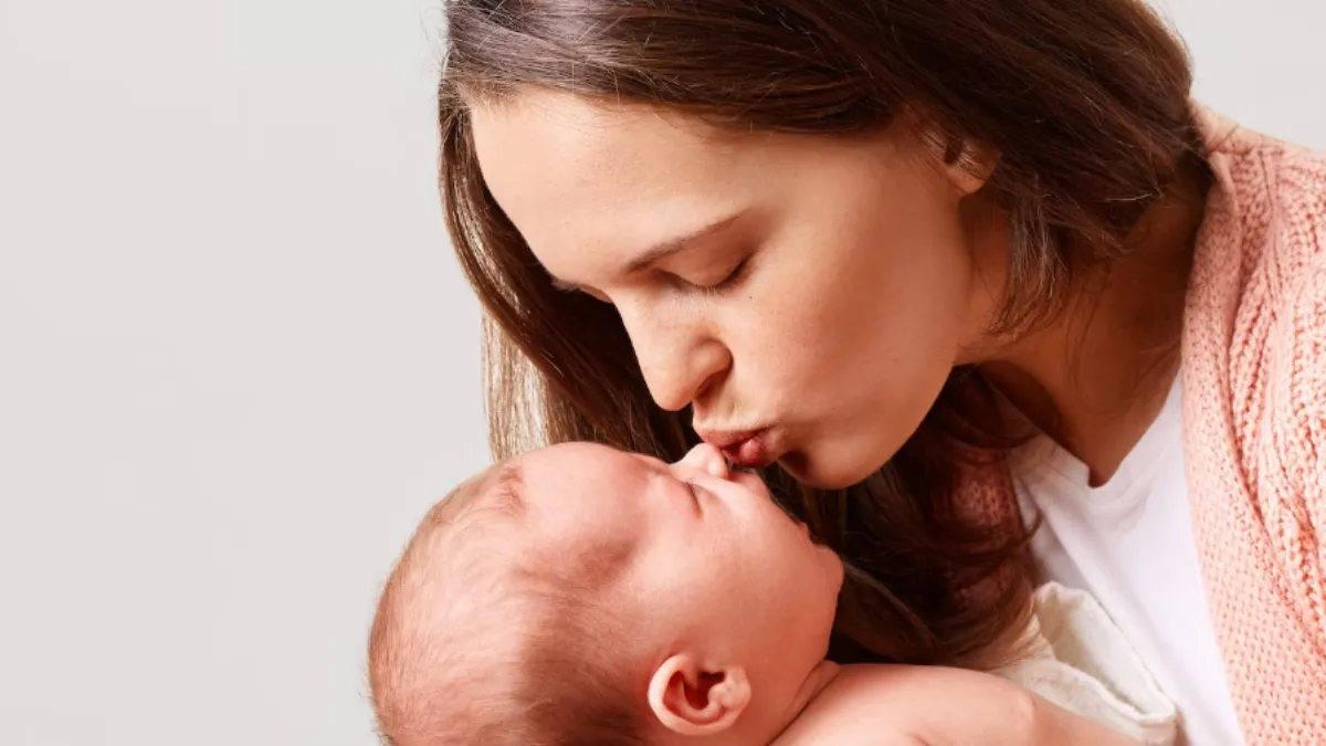 ब्रेस्टफीडिंग मदर्स के लिए खतरनाक ये चीजें, खाने से मां और बच्चे की सेहत को हो सकता है भारी नुकसान ब्रेस्टफीडिंग मदर्स को क्या नहीं खाना चाहिए?- India TV Hindi