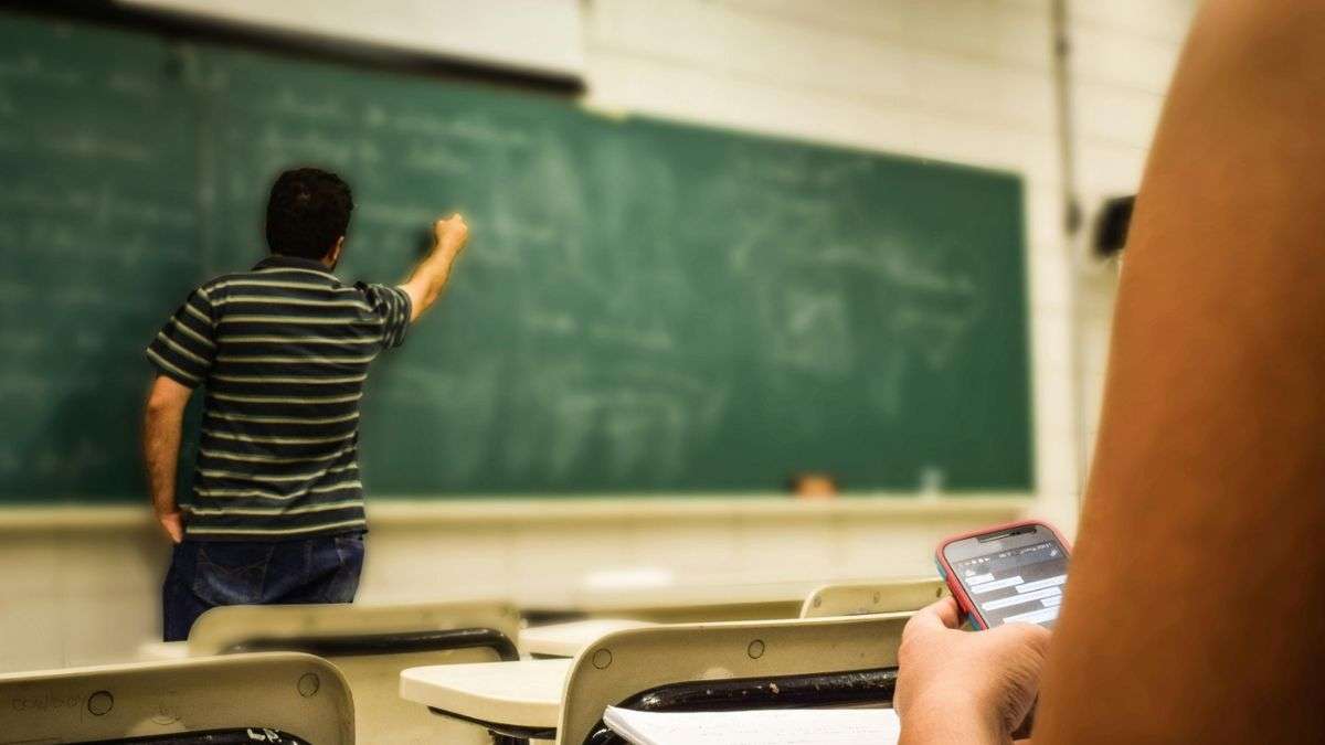 21 टीचरों को मिलेगा साल 2025 का राष्ट्रीय शिक्षक पुरस्कार, शिक्षा मंत्रालय ने दी जानकारी