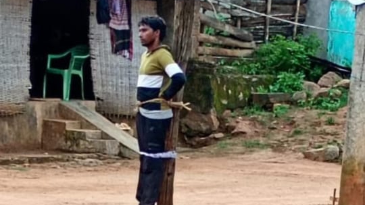 Video: दामाद नहीं पूछ रहा था पत्नी का हालचाल, ससुराल वालों ने बातचीत के बीच पोल से बांधा, पुलिस ने छुड़ाया