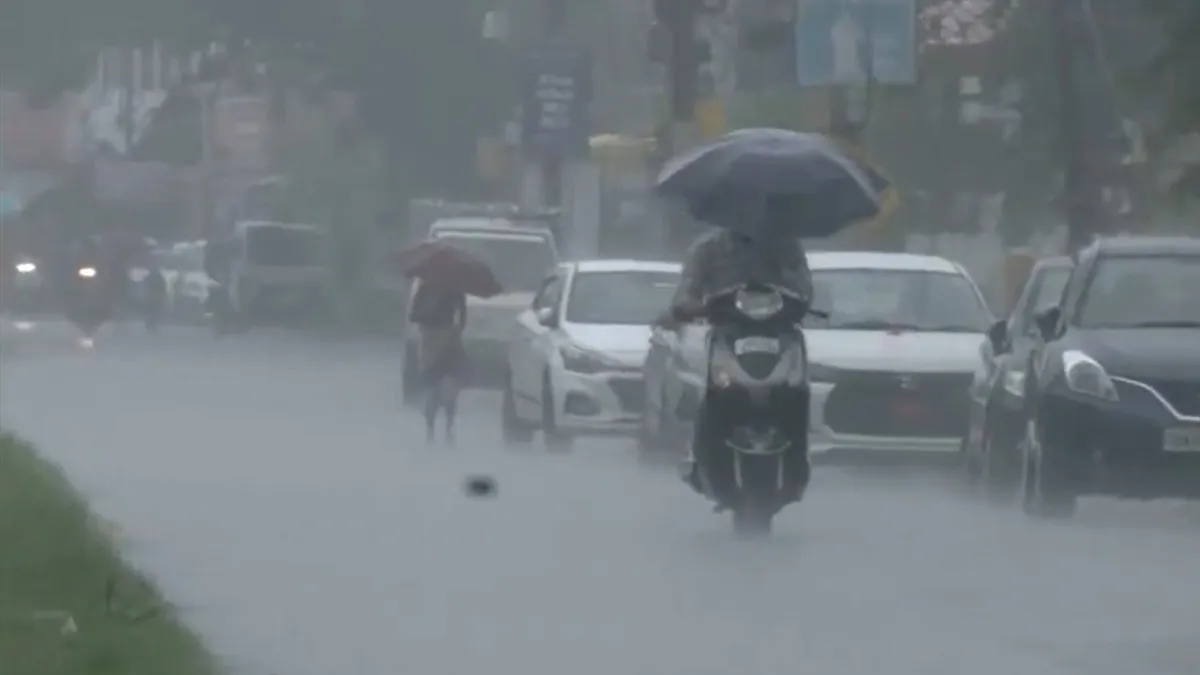 उत्तराखंड: देहरादून सहित कई इलाकों में भारी बारिश, बाढ़ का खतरा, इमरजेंसी सेंटर ने 8 जिलों में प्रशासन को अलर्ट किया Dehradun Rain- India TV Hindi