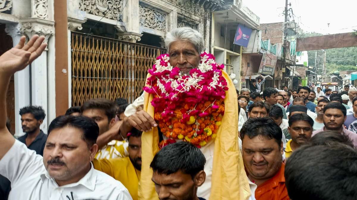 संभल की जामा मस्जिद के प्रमुख पर मुकदमा, जेल से रिहा होने पर निकाला था जुलूस, 50-60 समर्थक भी फंसे