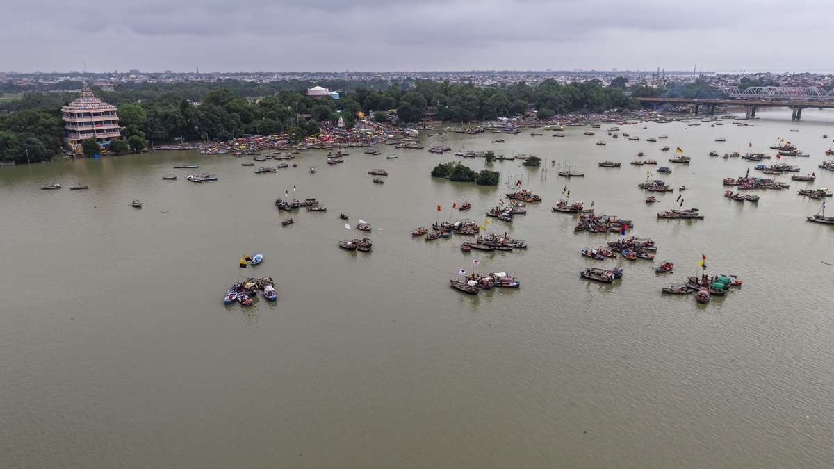जहां हुआ था महाकुंभ, वहां नजर आ रहा समुद्र, आरती स्थल जलमग्न; ड्रोन कैमरे से सामने आई तबाही की तस्वीरें