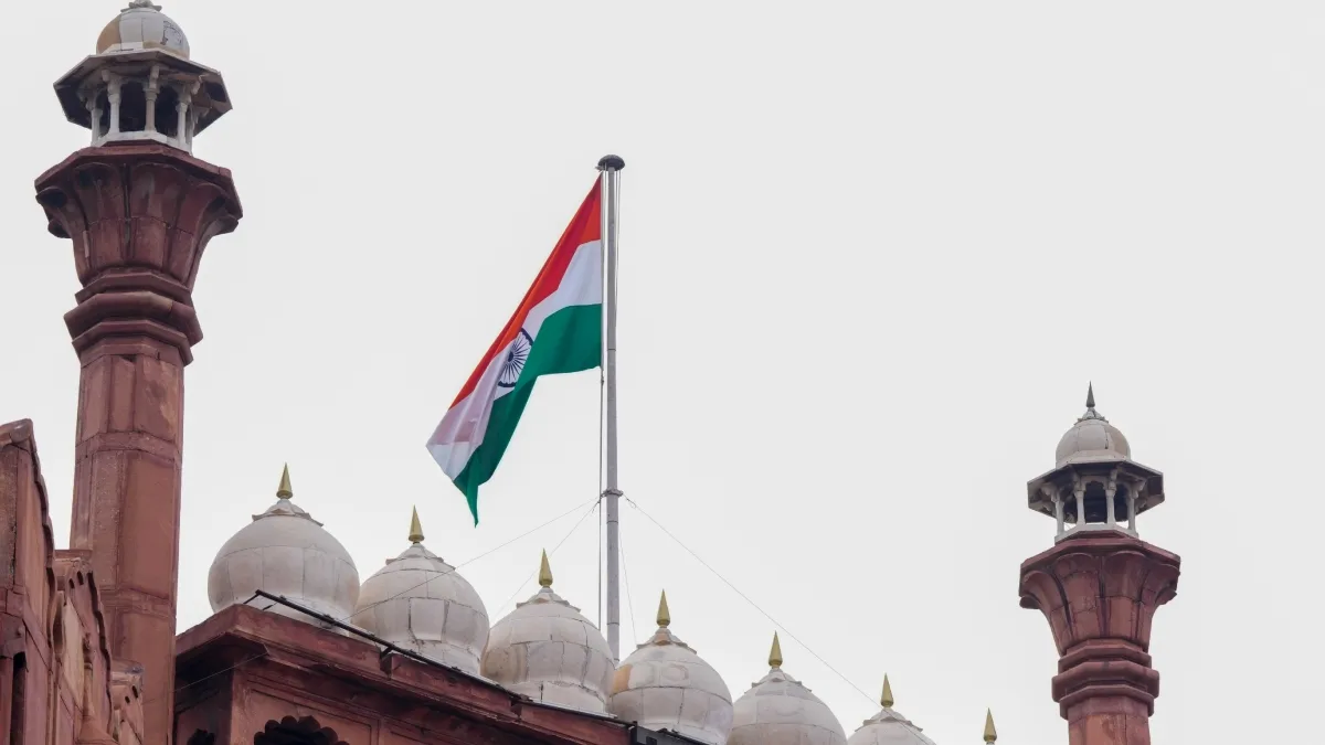 आजादी की पहली सुबह, जब दिल्ली के लाल किले पर नहीं, कहीं और लहराया गया था तिरंगा लाल किला- India TV Hindi