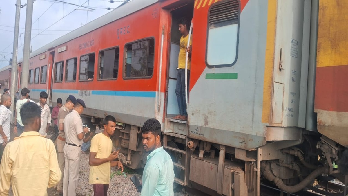 Train derail : कानपुर के पास रेल हादसा, साबरमती जनसाधारण एक्सप्रेस पटरी से उतरी