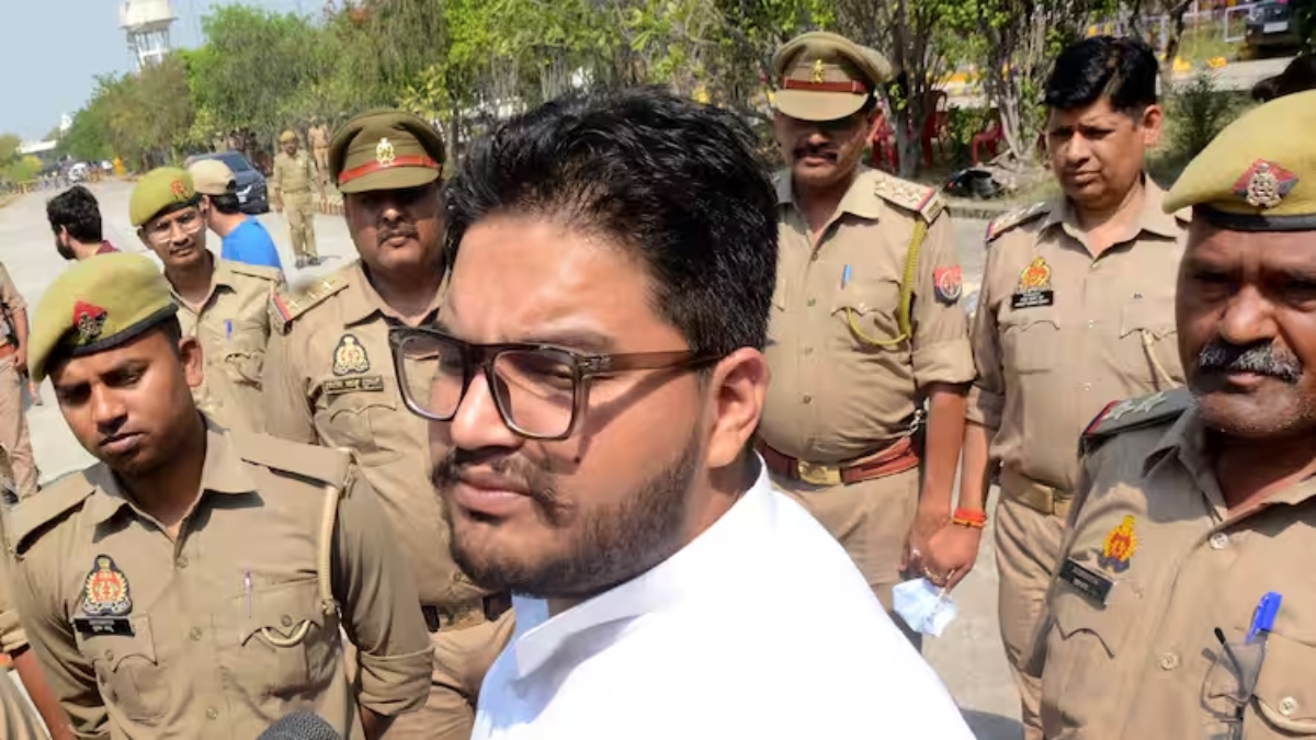रातों रात मुख्तार के बेटे उमर अंसारी को गाजीपुर से कासगंज जेल में किया गया शिफ्ट, जानिए क्यों लिया गया ये फैसला