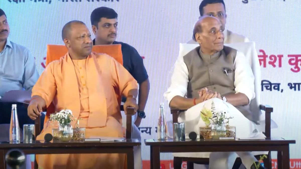 ‘आपके पास ताकत है तो दुनिया झुकती है’, NOIDA में बोले CM योगी, राजनाथ सिंह भी रहे मौजूद