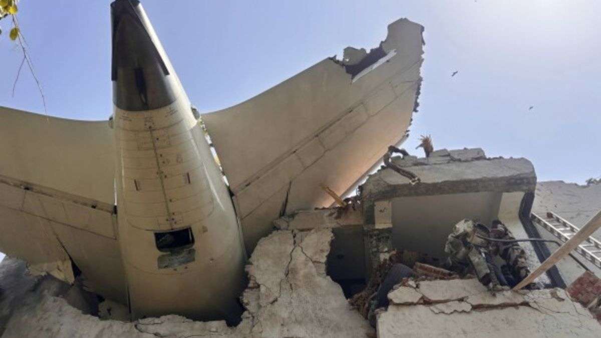 Air India Plane Crash: ब्रिटेन के परिवार को अब भी अपनों के अवशेषों का इंतजार, DNA पुष्टि के बाद मिलेगा शव