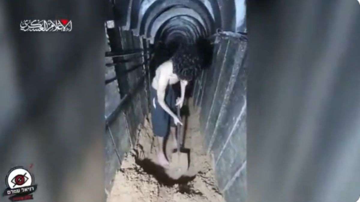 इजरायली बंधक को हमास ने अपनी ही कब्र खोदने को किया मजबूर, कई दिनों की भूख से शरीर बन चुका कंकाल