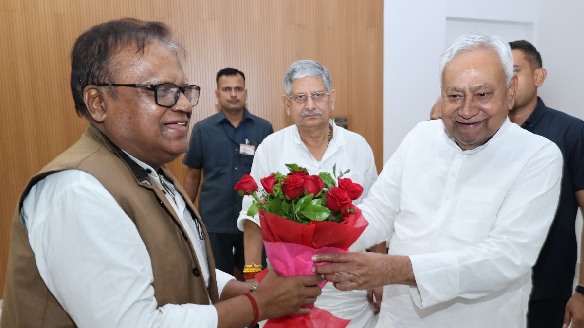 बिहार विधानसभा चुनाव से पहले कांग्रेस को बड़ा झटका, कार्यकारी प्रदेश अध्यक्ष डॉ. अशोक कुमार राम जेडीयू में शामिल बिहार विधानसभा चुनाव से पहले कांग्रेस को बड़ा झटका, कार्यकारी प्रदेश अध्यक्ष डॉ. अशोक कुमार राम जेडीयू में शामिल