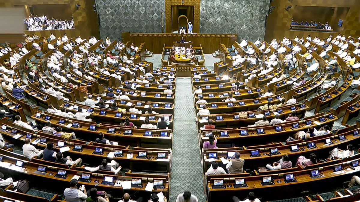 Parliament Monsoon Session Live: लोकसभा और राज्यसभा में विपक्ष का हंगामा, सदन की कार्यवाही स्थगित loksabha- India TV Hindi