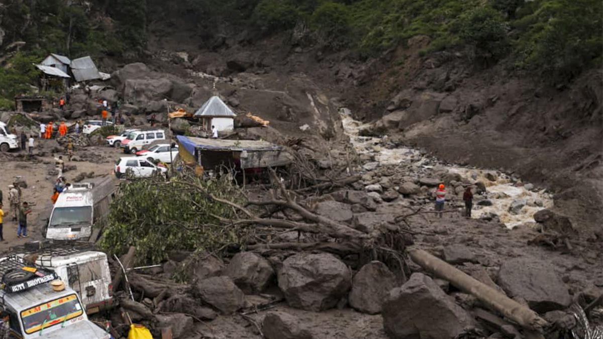 जम्मू कश्मीर में भारी बारिश, भूस्खलन और बादल फटने का खतरा, मौसम विभाग का अलर्ट, प्रशासन ने जारी की एडवाइजरी