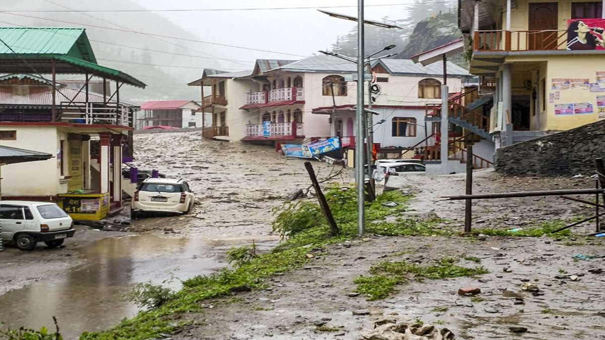 सावधान! उत्तराखंड के इन जिलों में आज भी भारी बारिश का अलर्ट, सोच समझकर घर से निकलें