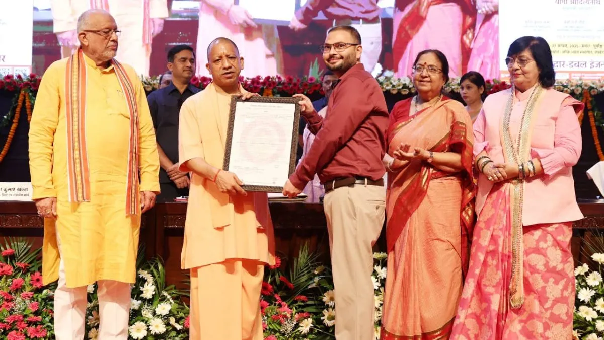 यूपी को 'बीमारू' बनाने वाले विपक्ष पर CM योगी का तीखा प्रहार, 2425 मुख्य सेविकाओं और 13 फार्मासिस्टों को सौंपे नियुक्ति पत्र, 2 थारू बेटियों का भी हुआ चयन Chief Minister Yogi Adityanath, Mission Employment- India TV Hindi