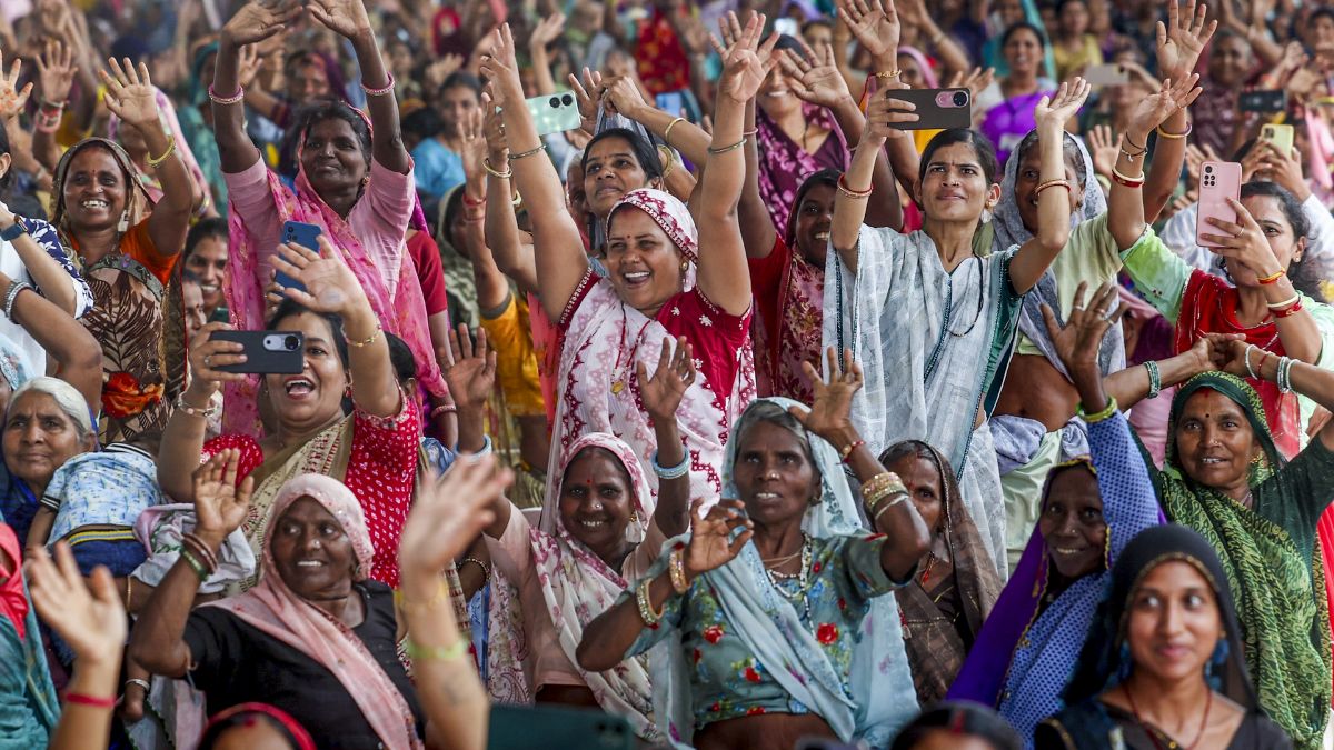 हरियाणा की महिलाओं के लिए खुशखबरी, हर महीने मिलेंगे 2100 रुपये; सीएम सैनी गुरुवार को लांच करेंगे योजना