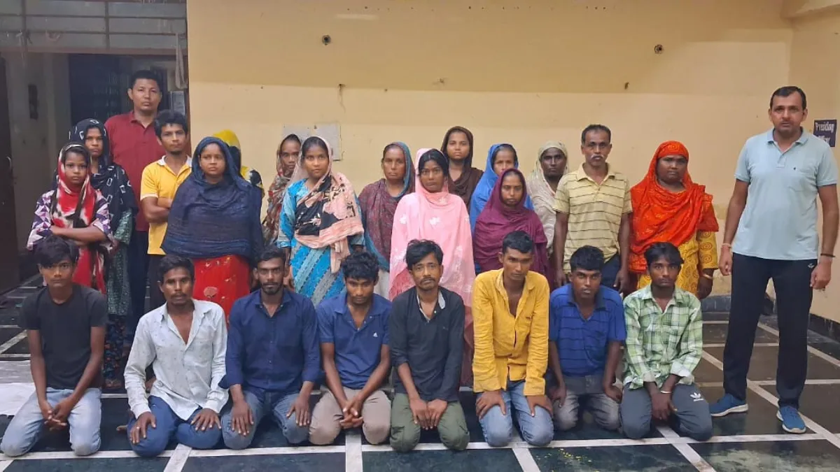 दिल्ली पुलिस की बड़ी कार्रवाई, 25 अवैध बांग्लादेशी को किया गिरफ्तार, जल्द होंगे डिपोर्ट दक्षिण दिल्ली से पकड़े गए बांग्लादेशी नागरिक- India TV Hindi