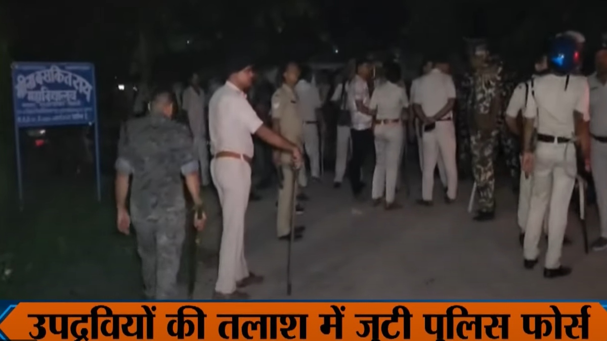 कौआ चौक पर आइसक्रीम को लेकर बवाल, पुलिस की जमकर पिटाई, कई गाड़ियां भी क्षतिग्रस्त, खाकी वर्दी के हथियार भी छीने-VIDEO