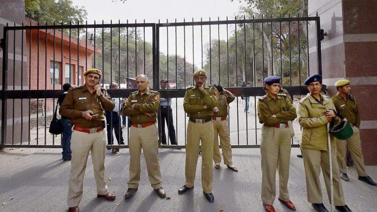 संजना, संध्या और जाह्नवी… दिल्ली की तीन चोर महिलाएं, पल भर में गहने और नकदी को कर देती हैं पार, हुईं अरेस्ट संजना, संध्या और जाह्नवी… दिल्ली की तीन चोर महिलाएं, पल भर में गहने और नकदी को कर देती हैं पार, हुईं अरेस्ट