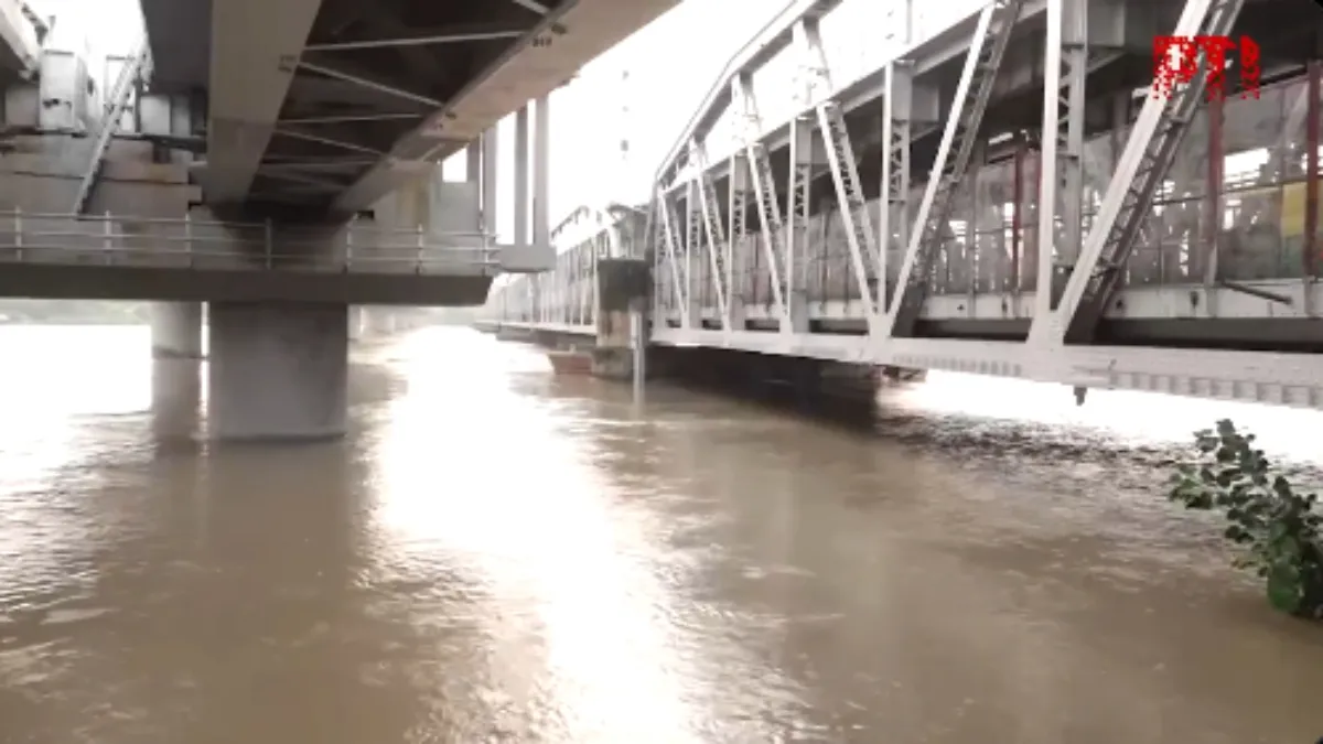 दिल्ली में यमुना उफनाई, कभी भी आ सकती है बाढ़? बारिश से शहर में मचा है त्राहिमाम, जानें डिटेल्स दिल्ली में बारिश, बाढ़ का खतरा बढ़ा- India TV Hindi
