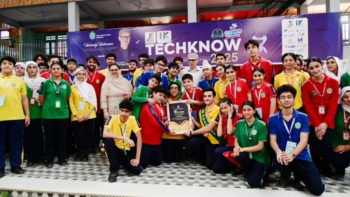 TechKnow-2025: सीएम अब्दुल्ला ने रोबोटिक टीचर का किया शुभारंभ, छात्रों के बीच AI पर दिया जोर स्कूल के एक कार्यक्रम में सीएम अब्दुल्ला ने लिया हिस्सा- India TV Hindi