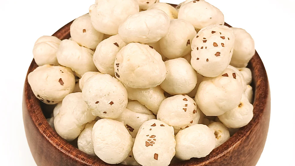 सुबह नाश्ते में रोज 1 कटोरी मखाना खाने से क्या फायदे मिलेंगे, जानिए मखाने को डाइट में कैसे शामिल करें?