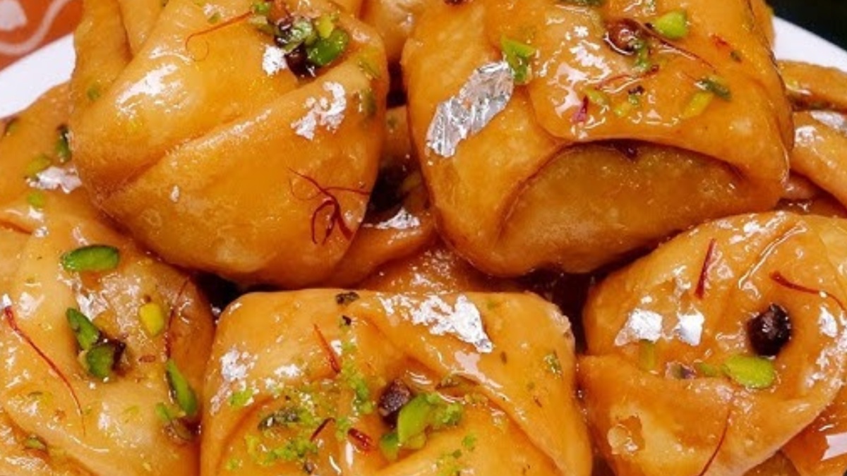 यूपी की मशहूर मिठाई लौंग लत्ता मिनटों में बनकर होगी तैयार, हलवाई जैसे खस्ता स्वाद के लिए करें ये काम, नोट करें विधि