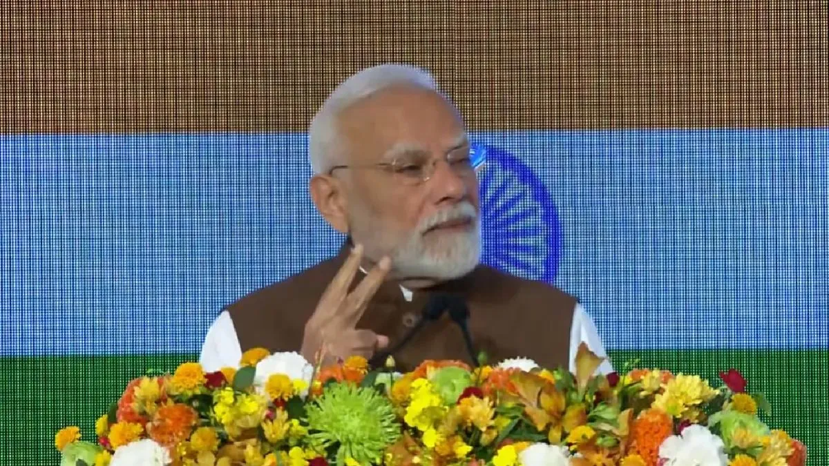 Narendra Modi Mizoram, Manipur and Assam Visit LIVE: मिजोरम के बाद अब मणिपुर पहुंचे पीएम मोदी, सूबे को दी कई सौगातें Narendra Modi, Narendra Modi Northeast visit 2025- India TV Hindi