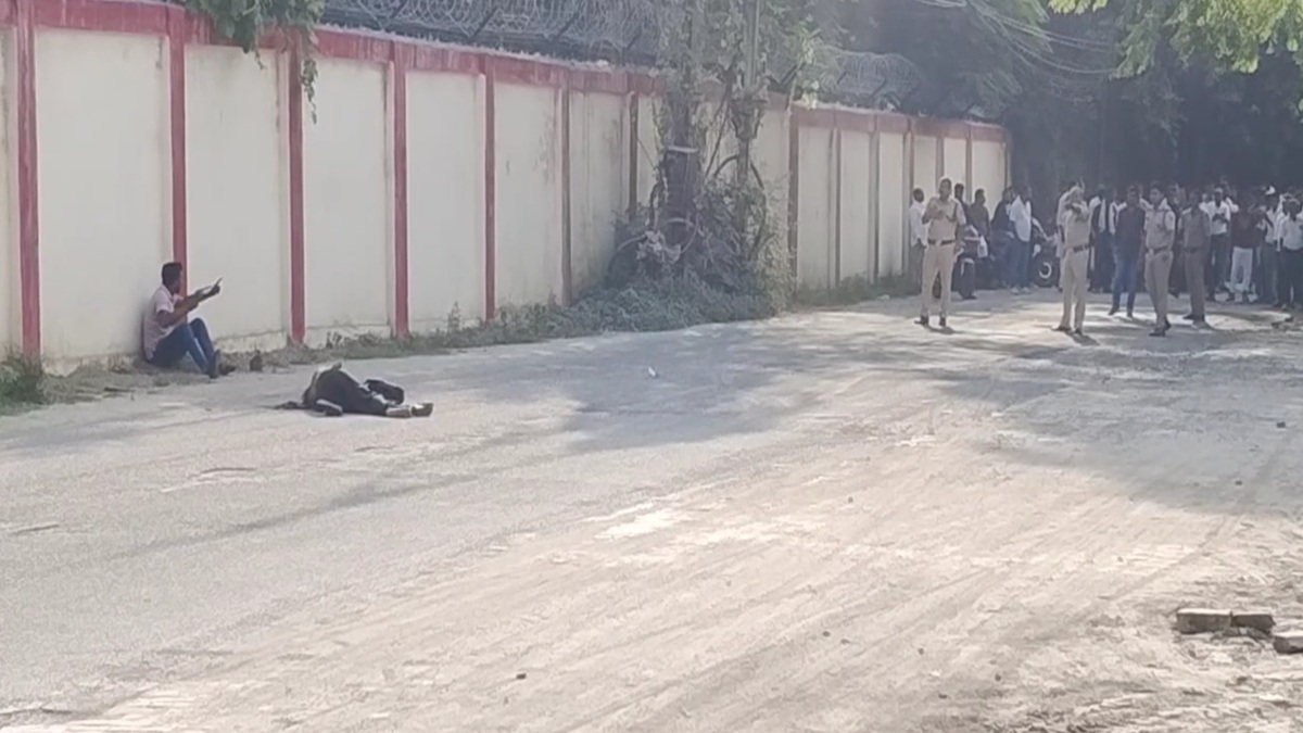 ग्वालियर में बीच सड़क पर धांय-धांय, पत्नी के चेहरे को गोलियों से भूना; दिल दहला देने वाला LIVE वीडियो आया सामने