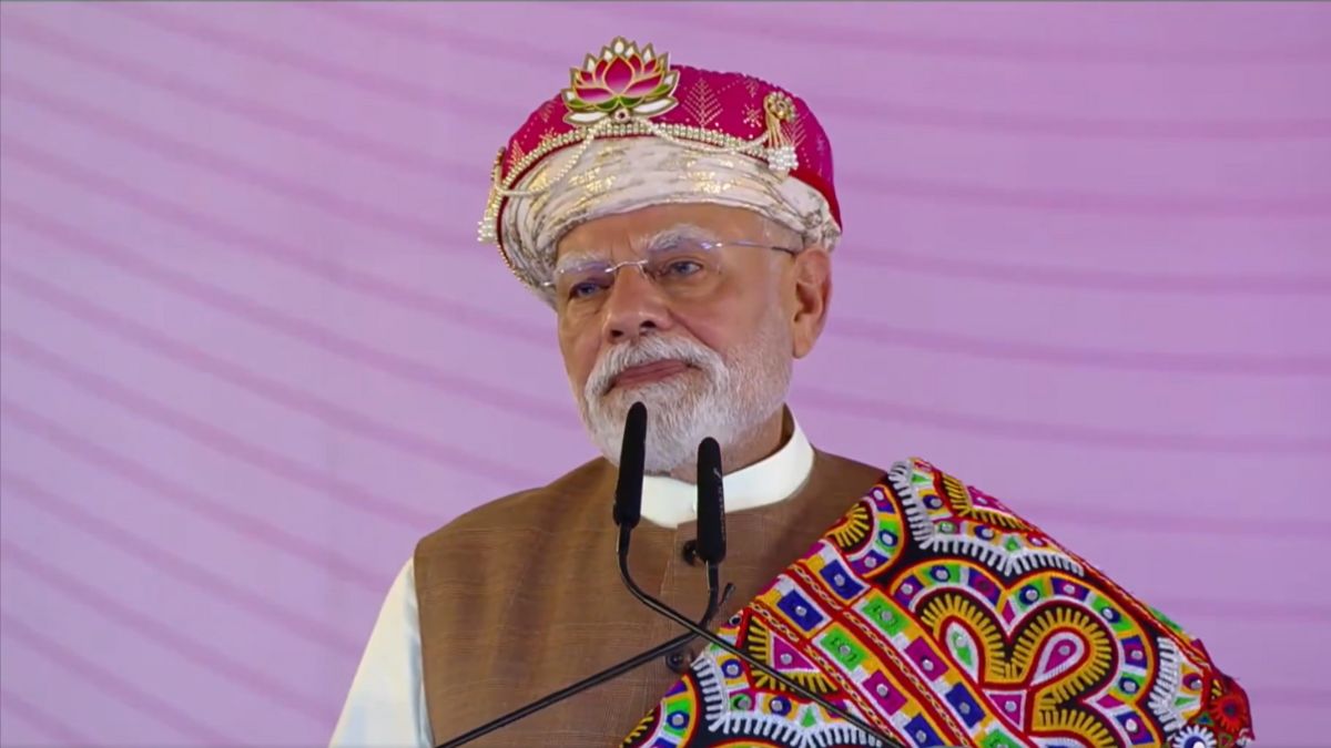 LIVE: “जैश का आतंकी रो-रोकर हाल बता रहा था”, धार में बोले पीएम मोदी, कहा-सेना ने पाकिस्तान को घुटनों पर ला दिया