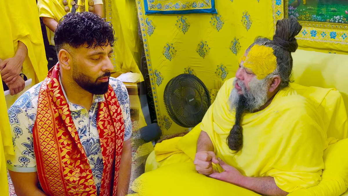 चेहरे पर उदासी लिए प्रेमानंद महाराज के पास पहुंचे बादशाह, भाई ने बताया दुख