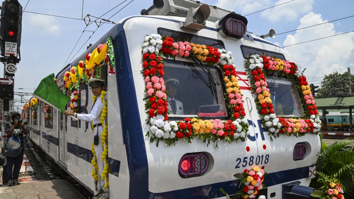 महादेव के भक्तों के लिए रेलवे का खास पैकेज, 7 ज्योतिर्लिंग के दर्शन कराएगी भारत गौरव ट्रेन