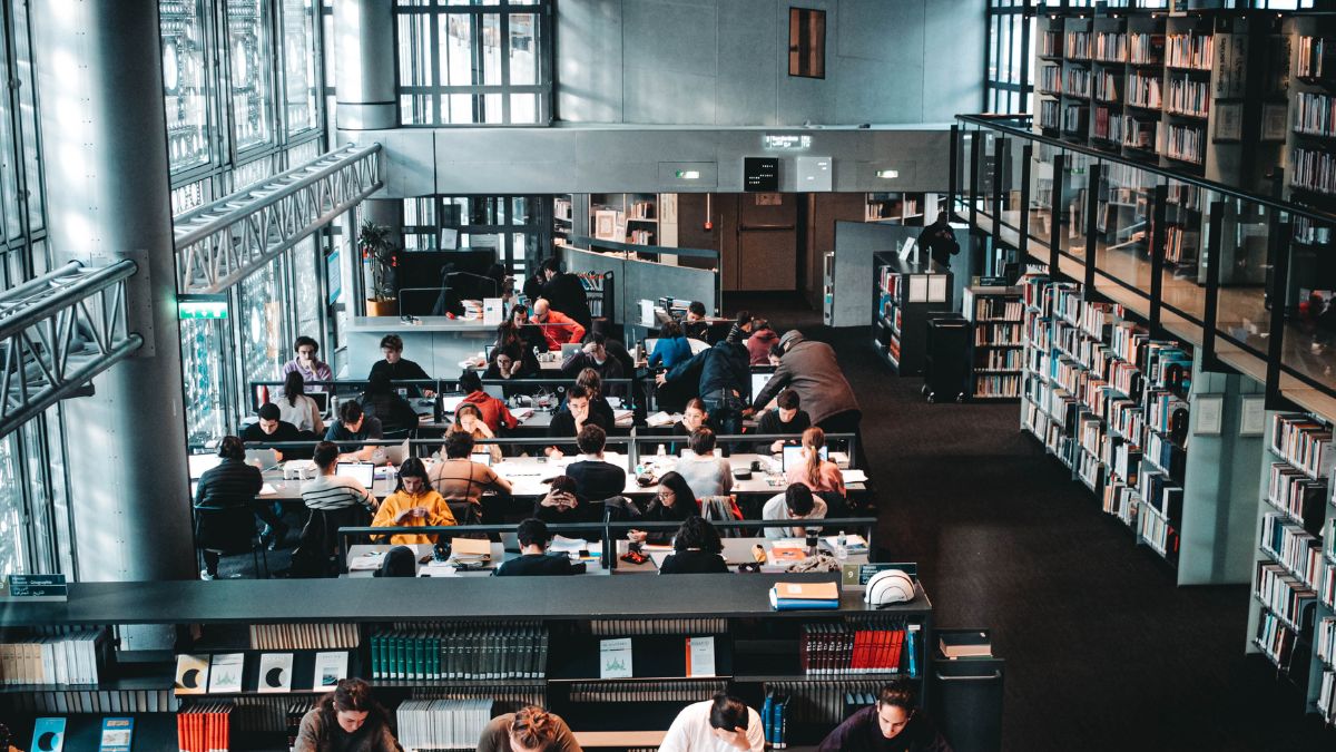 UGC ने 50 से ज्यादा यूनिवर्सिटीज को जारी किया नोटिस, जानें क्या है मामला