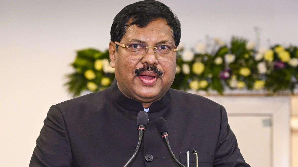 विष्णु प्रतिमा मामले पर दिए गए बयान को लेकर CJI बीआर गवई का जवाब, कहा- सभी धर्मों का सम्मान करता हूं विष्णु प्रतिमा मामले पर दिए गए बयान को लेकर CJI बीआर गवई का जवाब, कहा- सभी धर्मों का सम्मान करता हूं