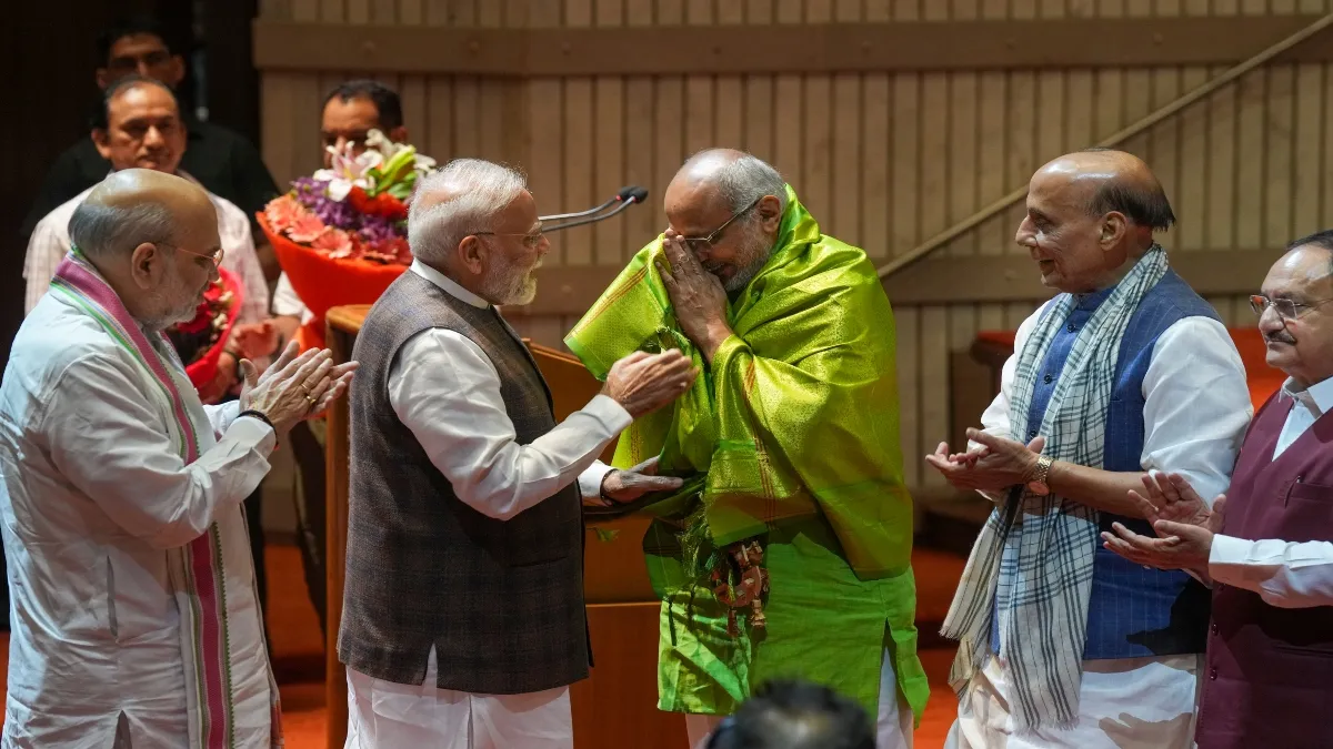 NDA के राधाकृष्णन होंगे 15वें उपराष्ट्रपति, INDI के सुदर्शन रेड्डी को कैसे मिली हार? 10 प्वाइंट्स में जानें सीपी राधाकृष्णन बने नए उपराष्ट्रपति- India TV Hindi