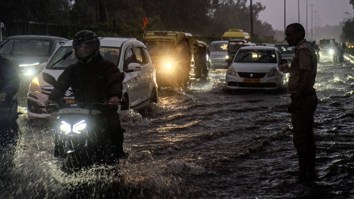 Weather Today: दिल्ली-NCR में आज कैसा रहेगा मौसम? घर से निकलने से पहले जरूर पढ़ लें ये अपडेट