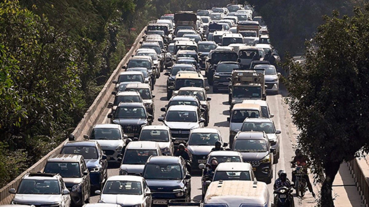 नोएडा में किसानों के धरने के कारण इन रास्तों पर जाने से बचें, ये रोड रहेगी बंद; 10 इलाकों में रूट डायवर्जन नोएडा में किसानों के धरने के कारण इन रास्तों पर जाने से बचें, ये रोड रहेगी बंद; 10 इलाकों में रूट डायवर्जन