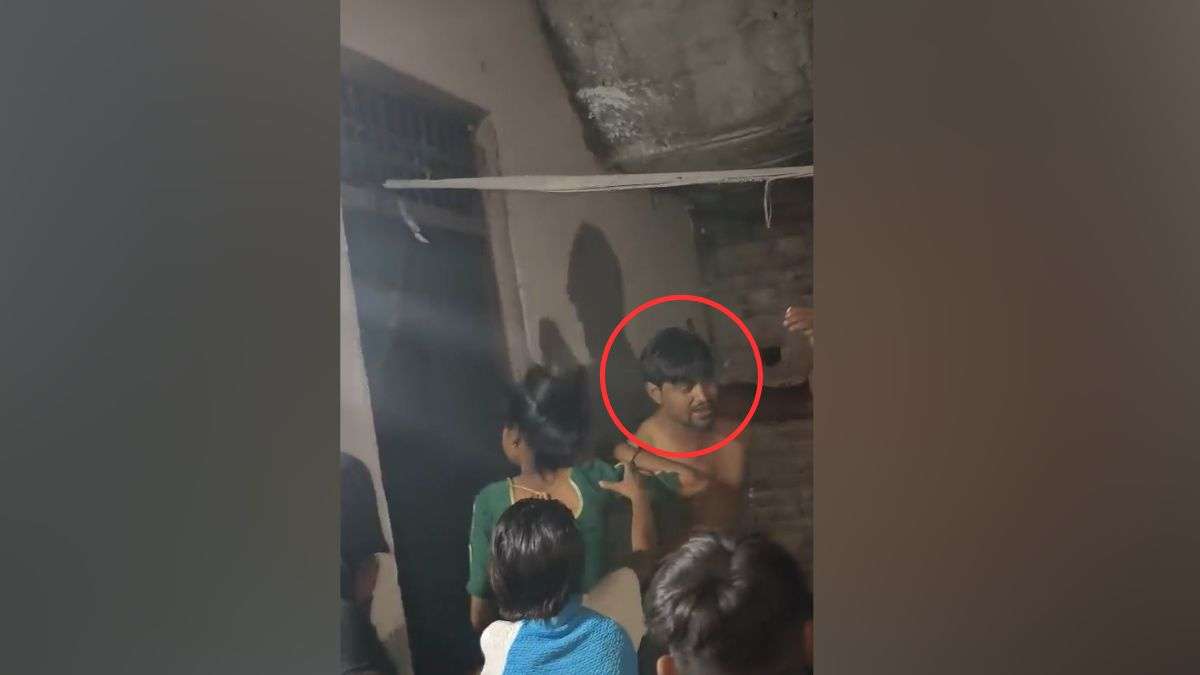 यूपी: करवाचौथ वाले दिन शादी की जिद पर अड़े युवक ने सड़क पर काटा हंगामा, खून से भरी युवती की मांग, VIDEO वायरल