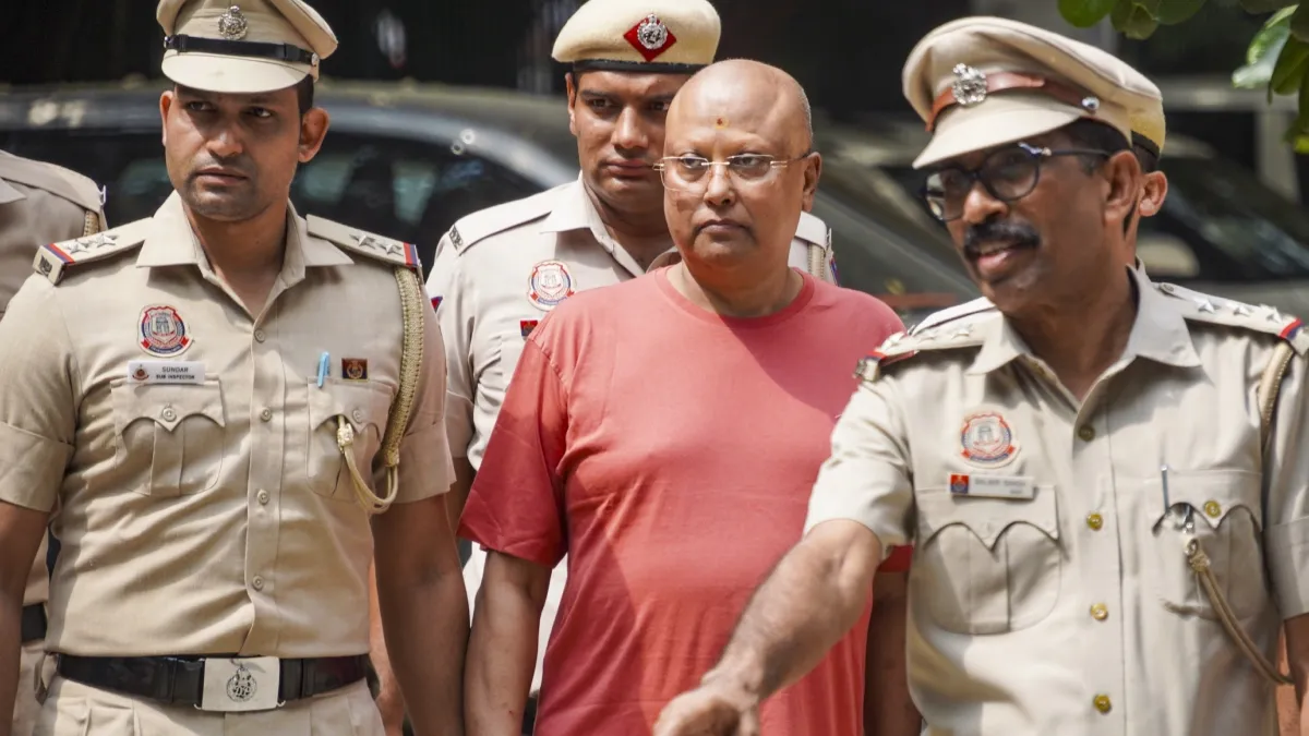 बाबा चैतन्यानंद सरस्वती का 'फाइव स्टार' सीक्रेट, डीन ने लड़कियों को धमकी देकर रात गुजारने के लिए बुलाया यौन शोषण का आरोपी स्वामी चैतन्यानंद सरस्वती - India TV Hindi