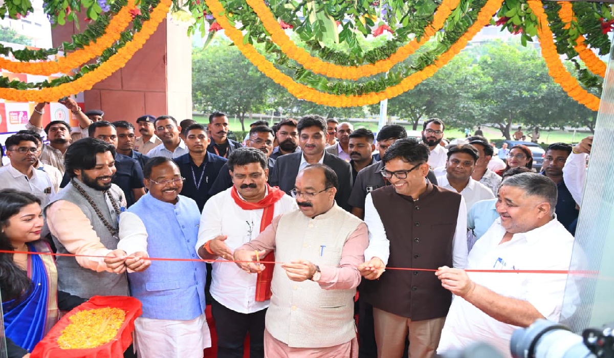 छत्तीसगढ़ में रजिस्ट्री हुई "स्मार्ट", नए रायपुर में देश का पहला अत्याधुनिक स्मार्ट रजिस्ट्रेशन कार्यालय शुरू - India TV Hindi