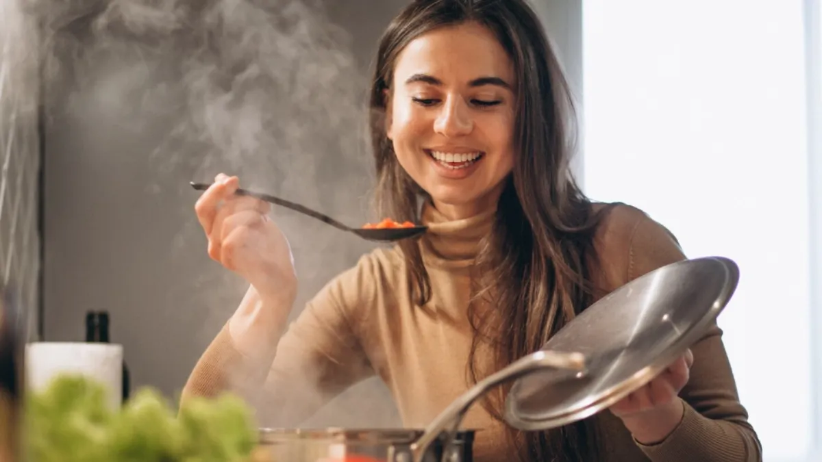 समय बचाना है और हेल्दी भी खाना है? तो कुकिंग के दौरान जरूर ट्राई करके देखें ये बेहद आसान हैक्स कुकिंग हैक्स- India TV Hindi