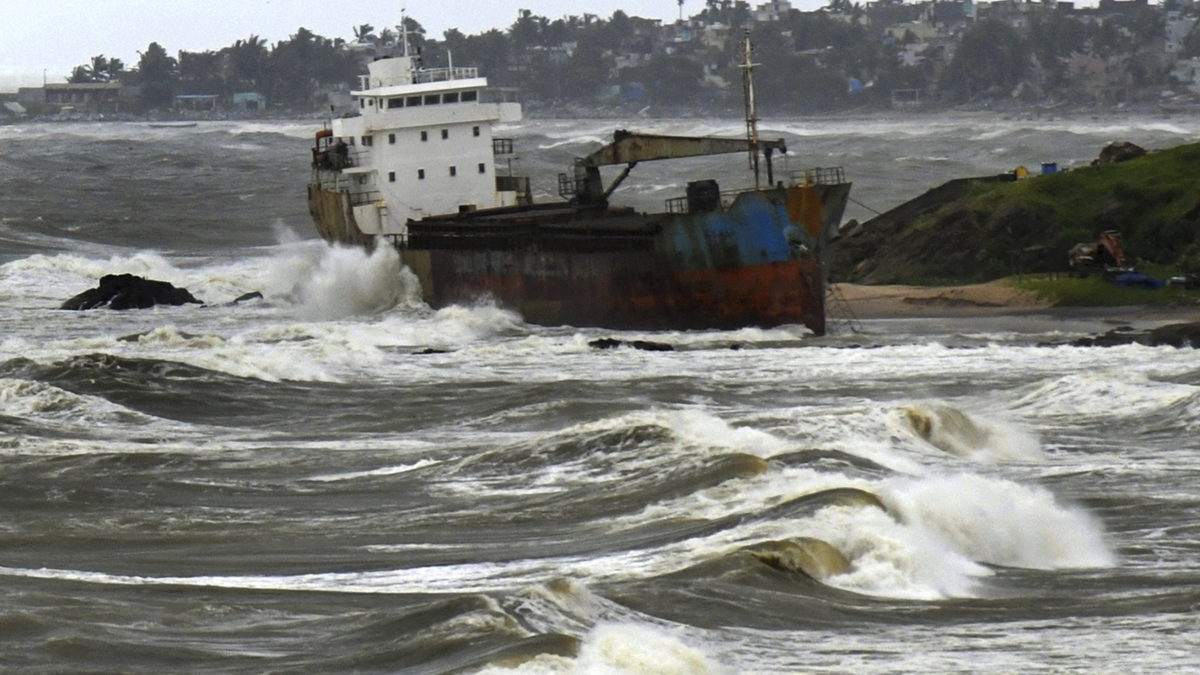 भीषण चक्रवात ‘मोंथा’ आंध्र तट से टकराया, ओडिशा में हुई भारी बारिश से तबाही; 15 जिले प्रभावित